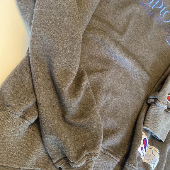 Authentic Champion Crewneck - Picture 5 of 7